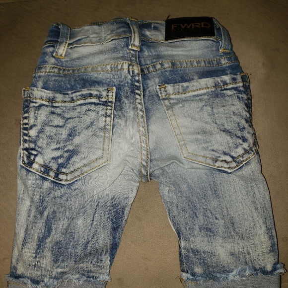 Knee length shorts - Picture 4 of 4